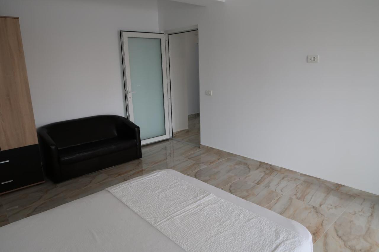 Home Space Two Navodari Luaran gambar